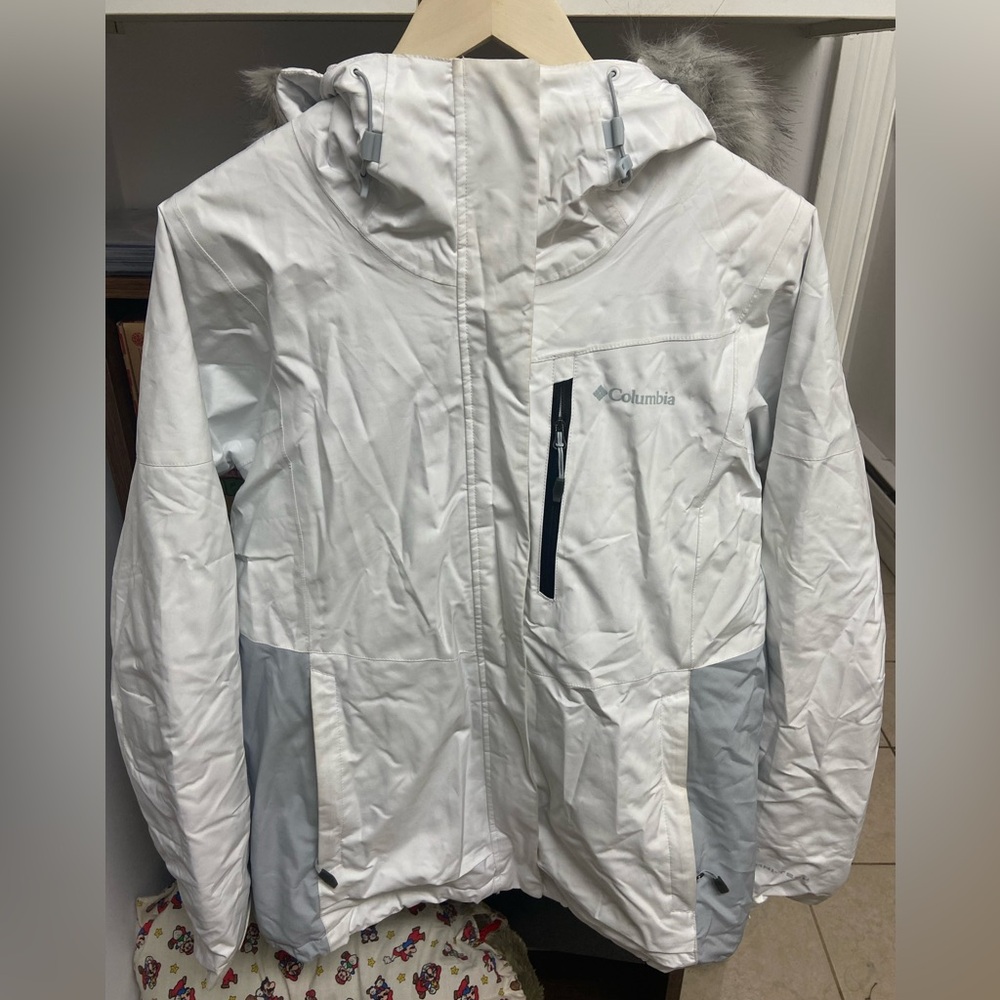 White Women’s Columbia Winter Jacket Size Large